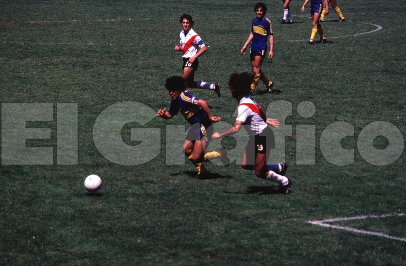Nacional 1981: Boca 2 - River 3. Diego anotó un gol pero perdió el duelo con Kempes