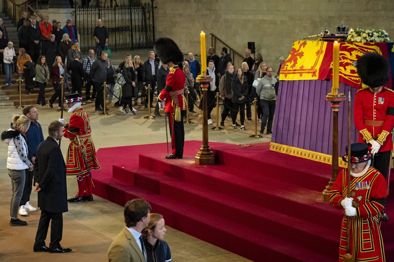 Imagen Beckham y su muestra de respeto a Isabel II. Foto Roger Harris / UK PARLIAMENT / AFP.