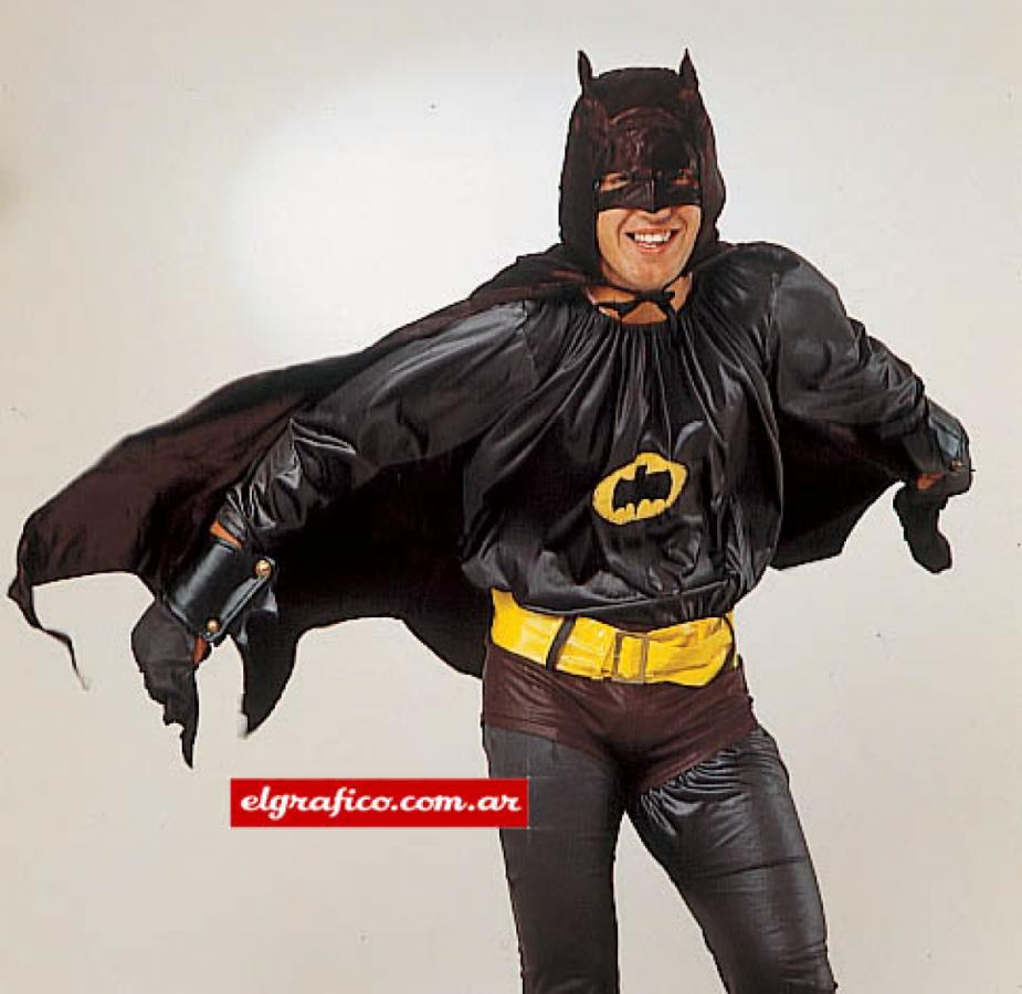 Imagen Gabriel con el disfraz de Batman.