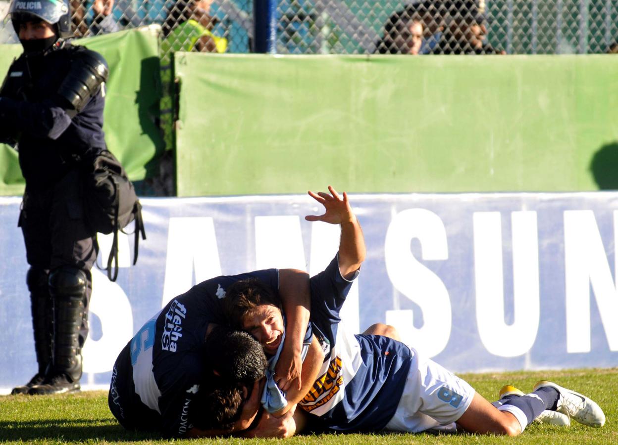 Imagen Alivio y desahogo en Gimnasia tras la hazaña contra Atlético de Rafaela (FOTOBAIRES)