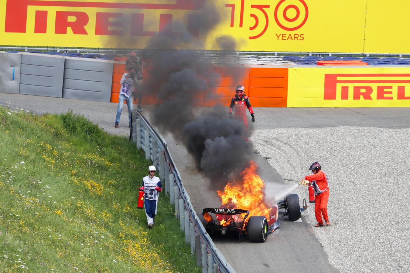 Imagen El incendio en el auto de Carlos Sainz