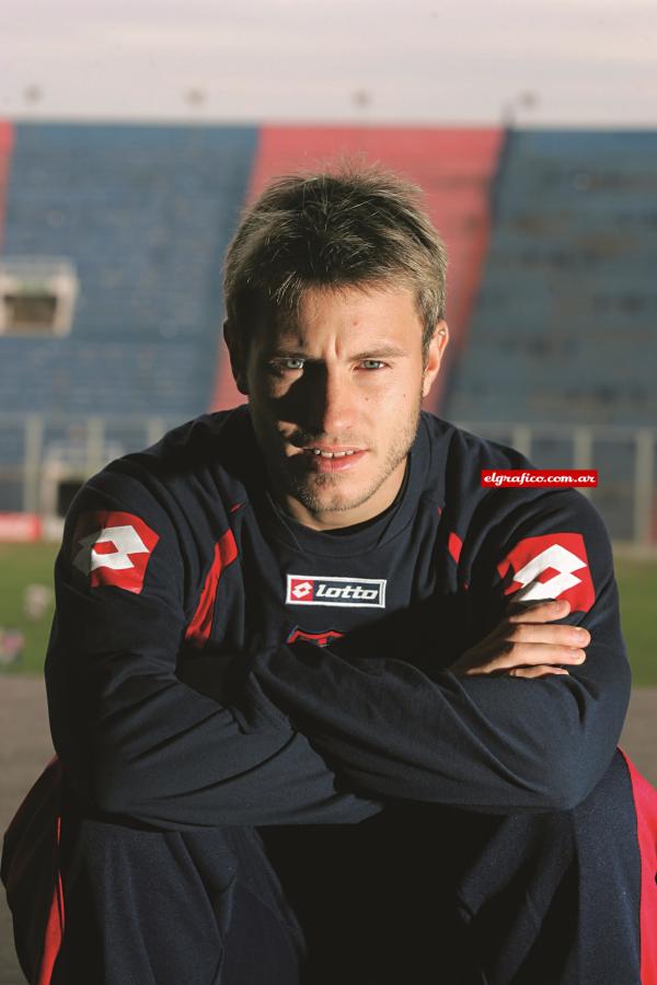 Imagen En San Lorenzo jugó en el 2007, disputó 32 partidos y convirtió 10 goles.