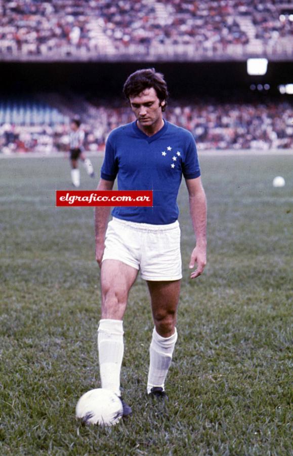 Imagen En 1971 se fue a Brasil para jugar en Cruzeiro.