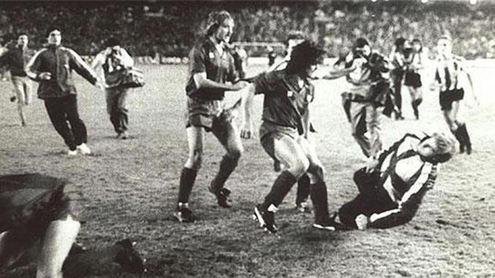 Imagen El triste final de Maradona en España tras perder la final de la Copa del Rey 1983/1984