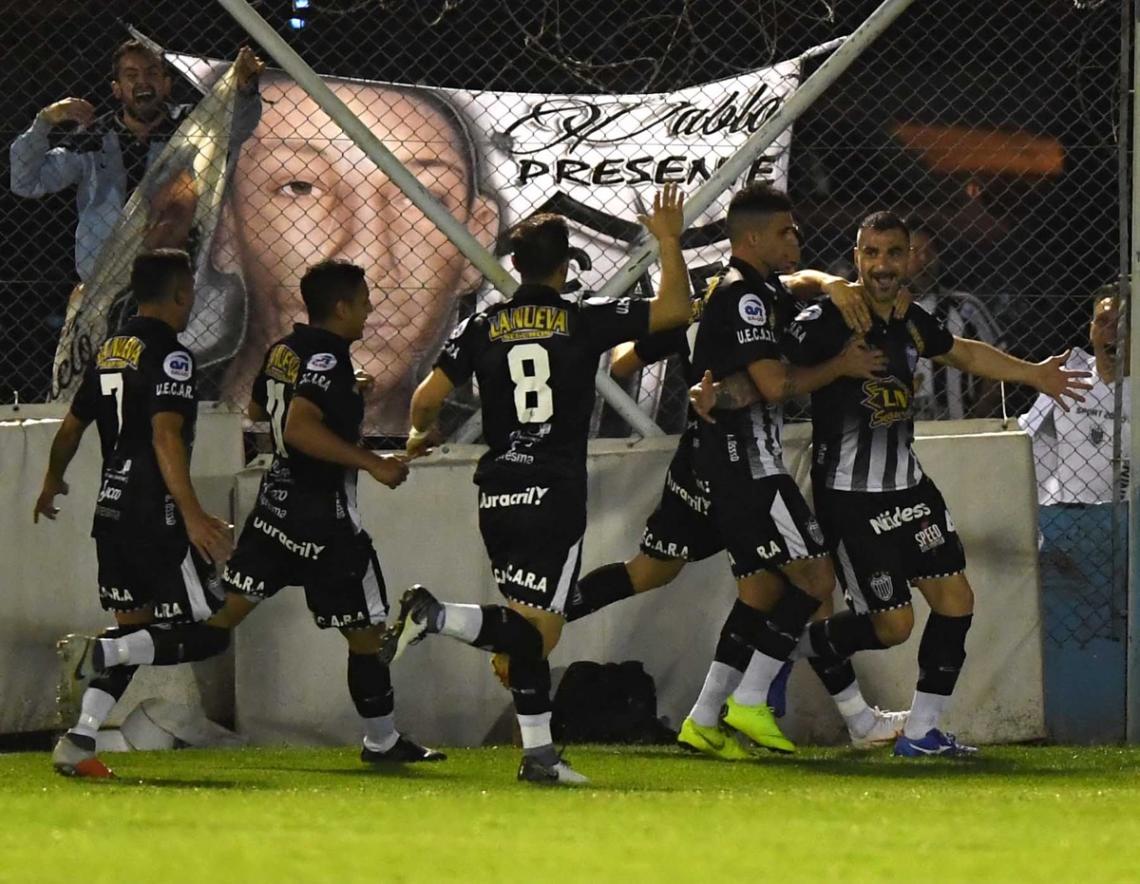 Imagen Los jugadores de Estudiantes festejan el gol de Impini.