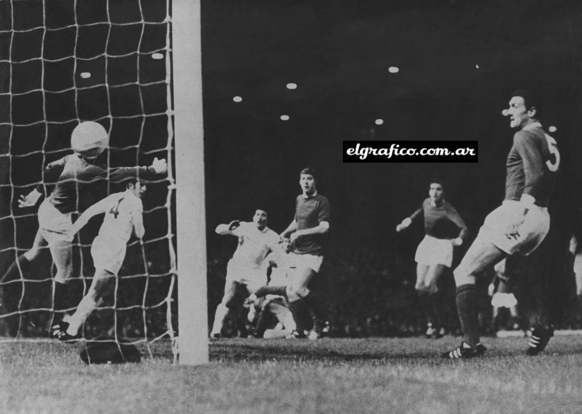Imagen El gol Verón a Manchester en Old Trafford.