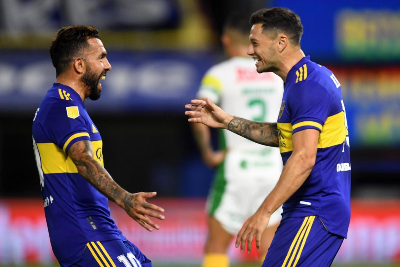 Imagen Pase de Tevez, gol de Zárate. Boca celebró por primera vez en La Bombonera en el 2021.