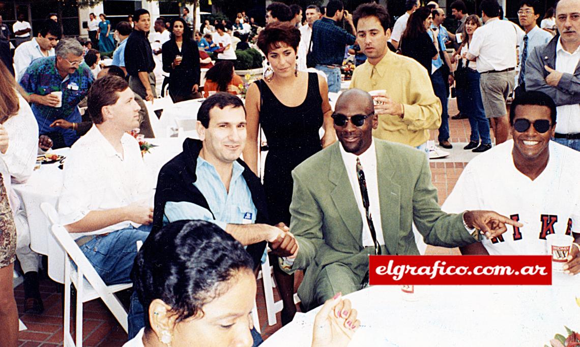 Imagen Hugo Suerte, de El Gráfico saluda a la leyenda. Michael Jordan.