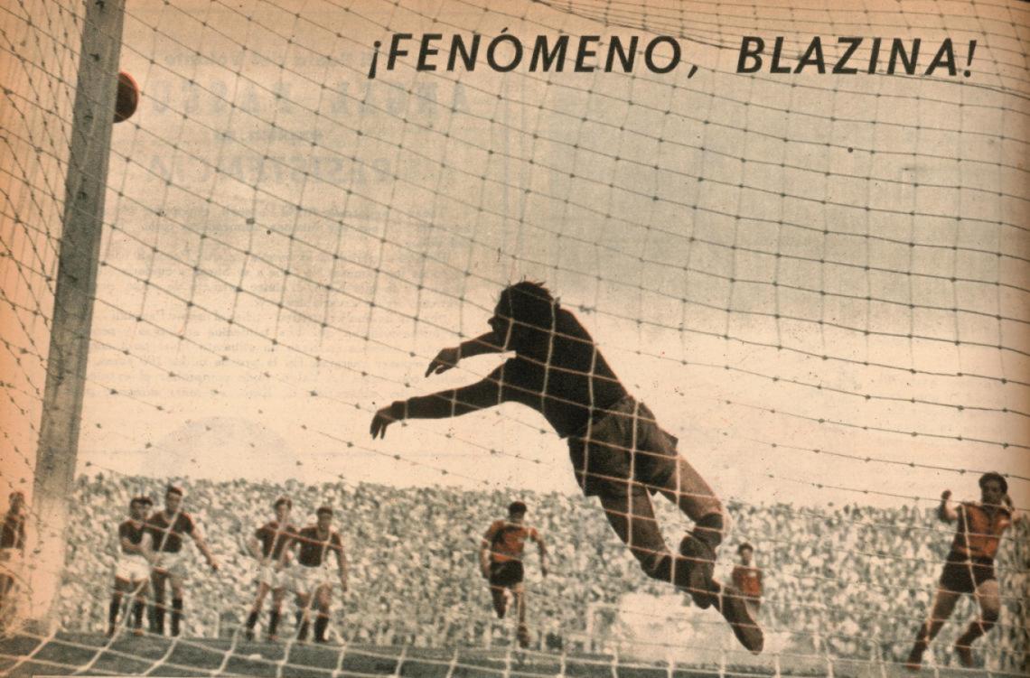 Imagen 1946. San Lorenzo 2 –Independiente 1. Por foul de Zubieta a Cervino se acuerda un tiro penal que efectúa el citado puntero, y Blazina, en magnífico esfuerzo, desvía al córner. Ese día el arquero de San Lorenzo tuvo una actuación extraordinaria.