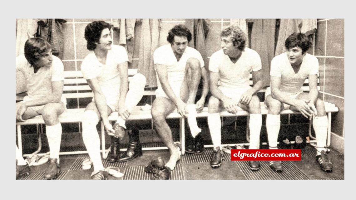 Imagen Un lugar entre las caras más conocidas del Real Madrid. Benito, Pirri y Camacho. La mayoría era la primera vez que hablaba con Wolff. 