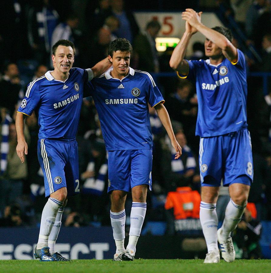 Imagen Franco Di Santo, rodeado de Terry y Lampard, dos leyendas de Chelsea (CARL DE SOUZA / AFP)
