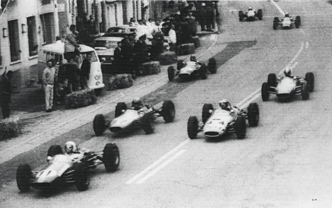 Imagen IMAGEN TESTIMONIAL de la gira de Pairetti por el Viejo Mundo en 1966 al volante del Brabham N°5 del equipo Automundo.