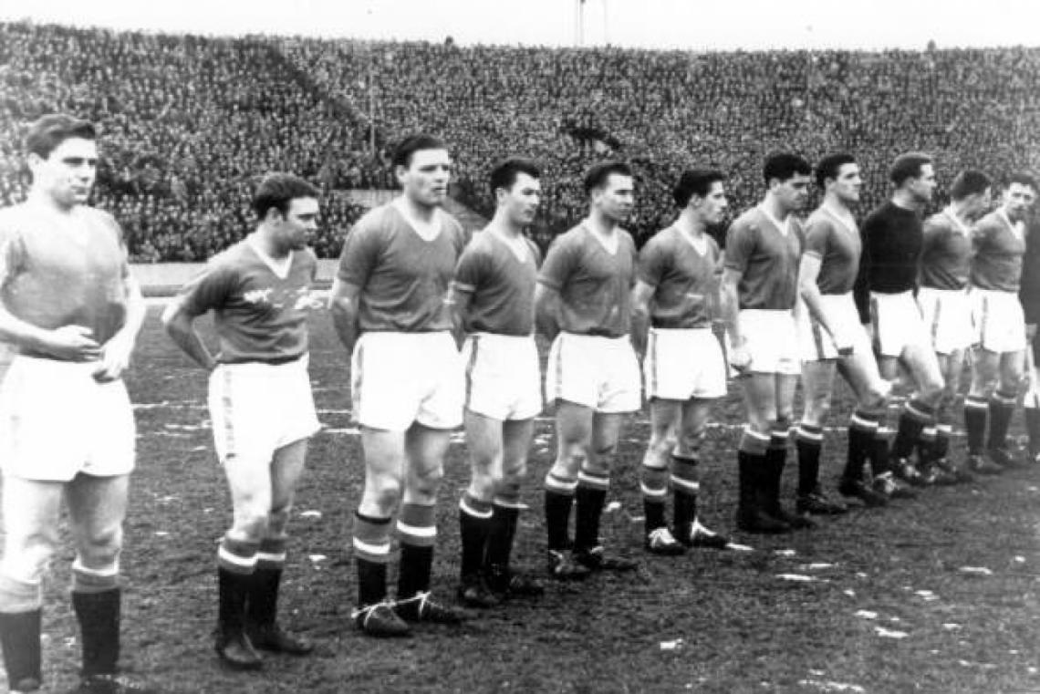 Imagen ÚLTIMO PARTIDO. Los Busby Babes jugaron contra el Estrella Roja en Belgrado, en la antigua Yugoslavia, y lograron el pase a las semifinales de la Copa de Europa.
