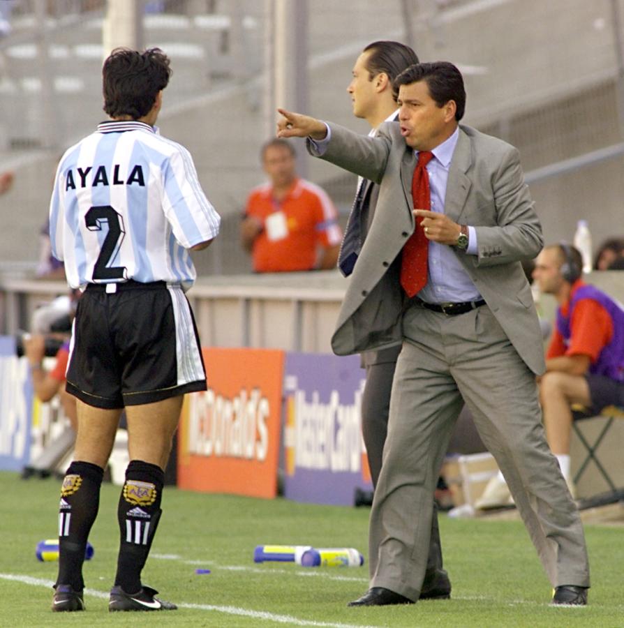Imagen El enojo de Maradona con Passarella tras la eliminación del 98: "La Selección no es de todos, es el equipo de él". (Boris HORVAT / AFP)