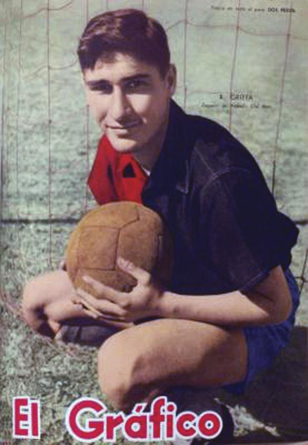 Imagen Su primera tapa en El Gráfico, en octubre de 1956, con apenas 21 años. Era un zaguero central fuerte y de temperamento.