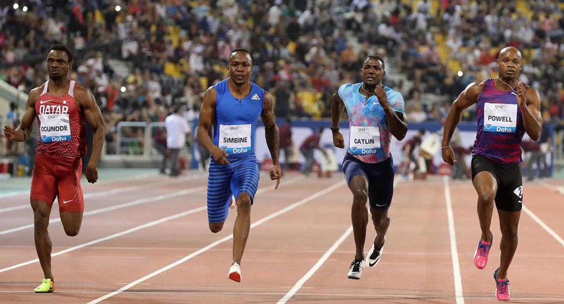 Imagen Akani Simbine sorprendió a los favoritos Asafa Powel y Justin Gatlin y ganó los 100 metros. Usain Bolt puede sumarse antes del Mundial.