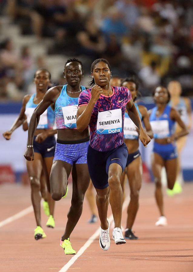 Imagen Demoledora. La campeona olímpica Caster Semenya se impone sobre Margaret Wambui en los 800 femeninos.