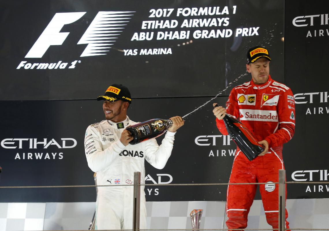 Imagen Hamilton y Vettel, celebrando en el podio de Abu Dhabi.