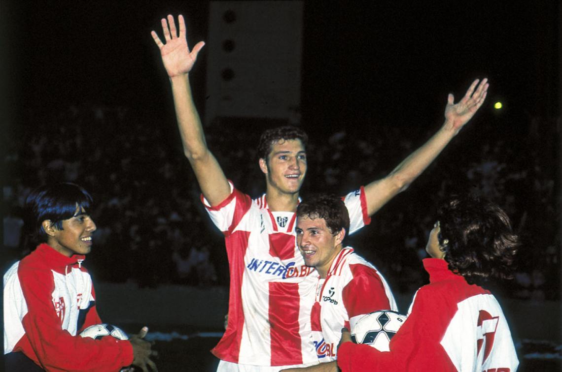 Imagen Diego celebra un gol a Talleres en la B Nacional en 1996.