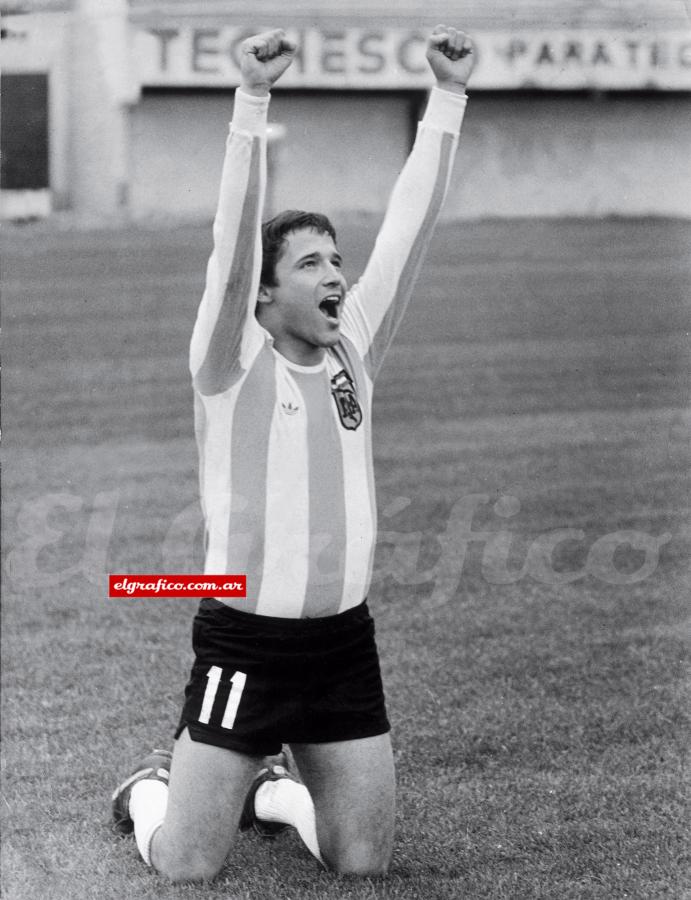 Imagen SUEÑO: un año antes del Mundial 78, soñó que hacia un gol en la final del Mundo.