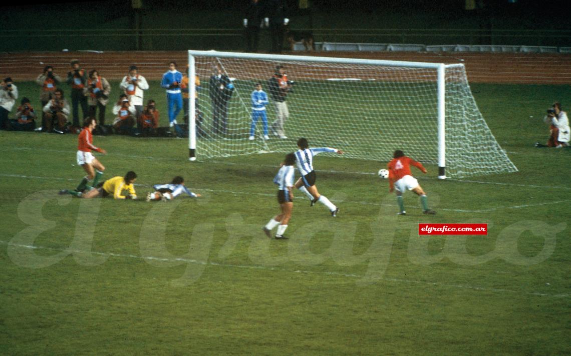 Imagen Su tercer gol en la final frente a Holanda por el Mundial 1978.