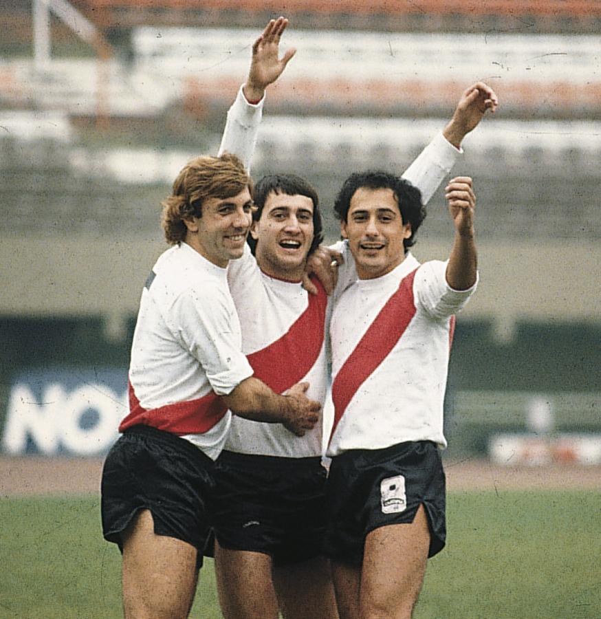 Imagen El mediocampo más recordado. Alonso, Merlo y J. J. López.