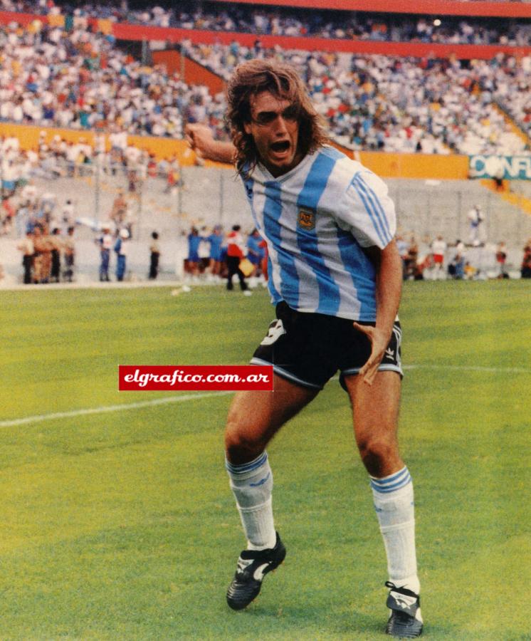 Imagen El grito desaforado del Bati. Fue autor de los dos goles de la final frente a México.