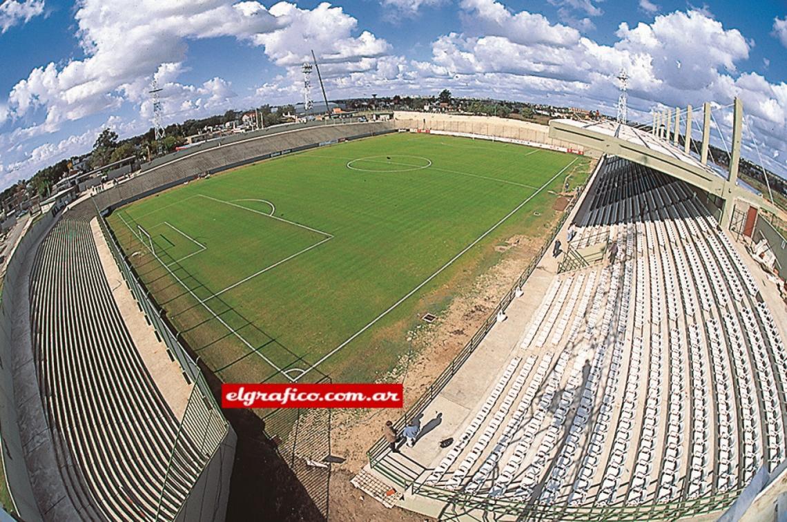 Imagen Muchos dicen que el estadio Centenario está embrujado, y que por eso Quilmes no puede llegar a Primera. 