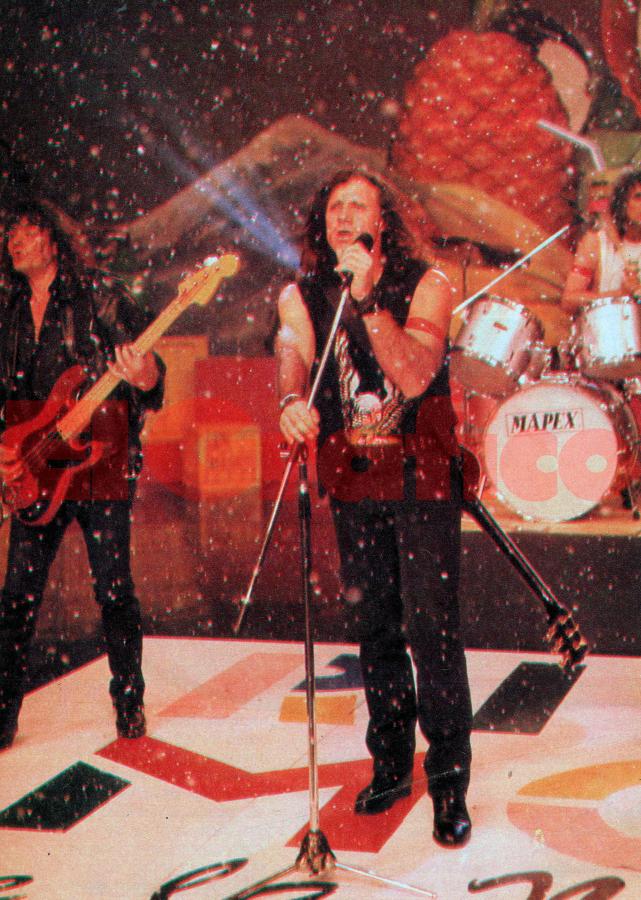 Imagen El Vilas rockero, en 1992, con su banda Dr. Silva.
