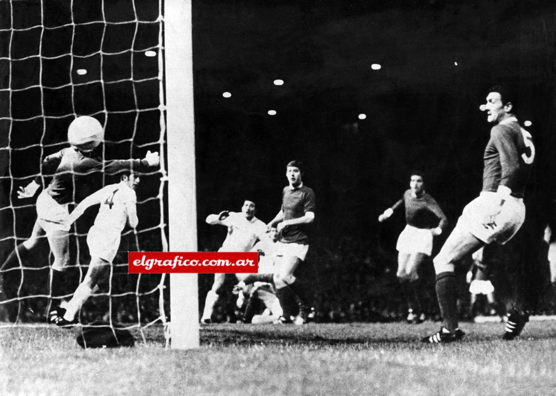 Imagen 1968. Gol de Juan Ramón Verón a Manchester United. Fue1 A 1.