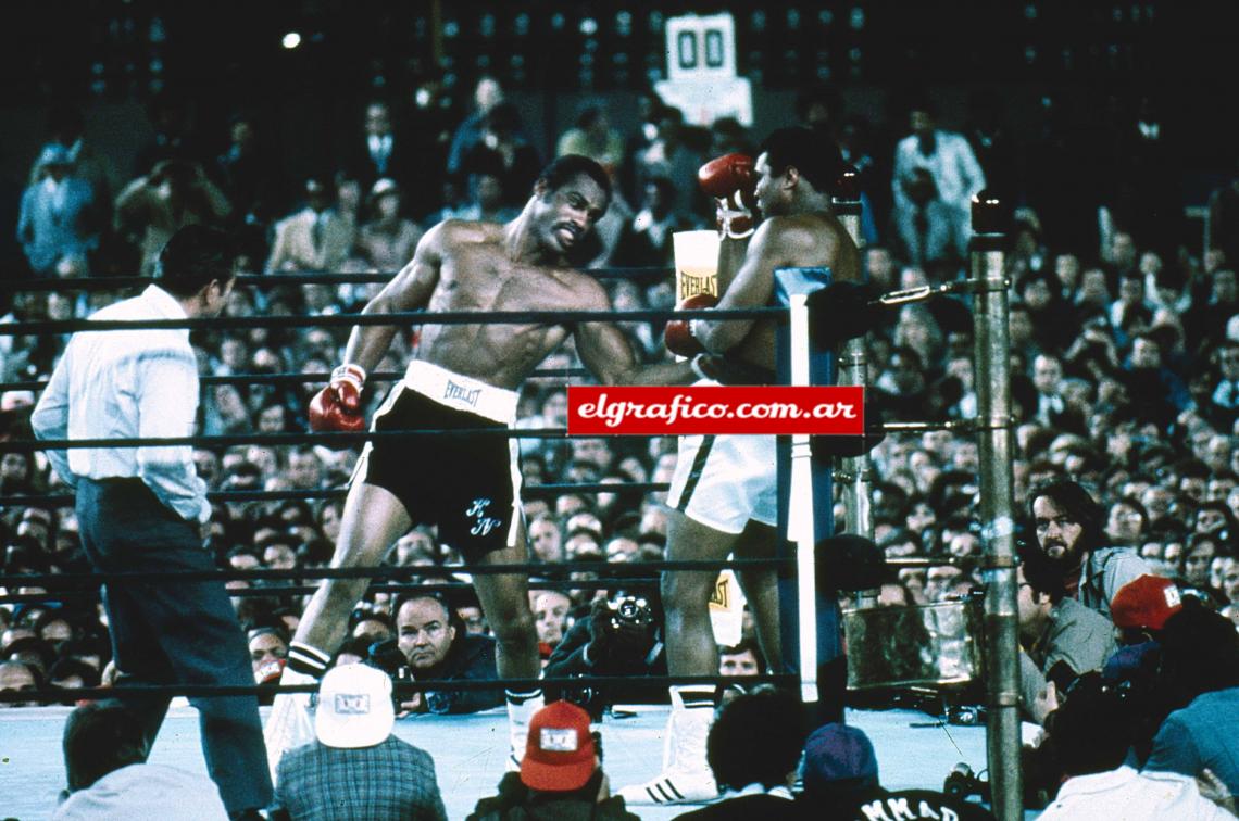 Imagen Ken Norton. Otro gran rival. En la primera pelea, Ken ganó por puntos el 31 de marzo de 1973. Luego se midieron dos veces más y Alí se llevó las victorias.