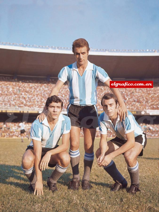 Imagen En la Selección, con Miguel Brindisi y Norberto Madurga, en el Maracaná, año 1970.