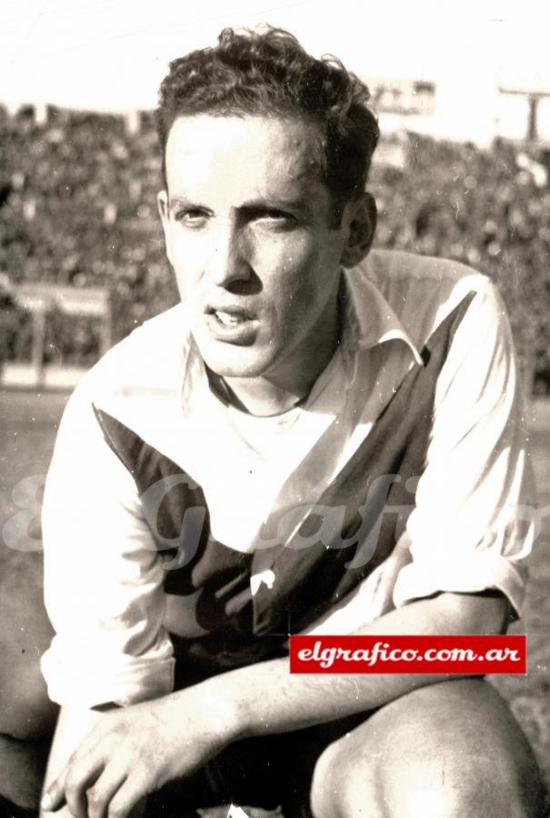 Imagen Como jugador, Zubeldía se inició en Vélez y continuó su carrera en Boca y Atlanta, retirándose en Banfield para dedicarse de lleno a la dirección técnica.