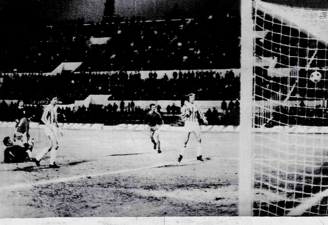 Imagen 1973. El gol de Bochini silencia el estadio en Roma. Fue 1 a 0 del Rojo frente a Juventus.