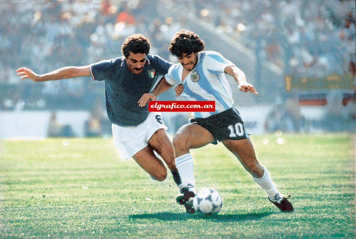 Imagen Maradona lucha con Claudio Gentile, poco le salió a Diego en España 82'.