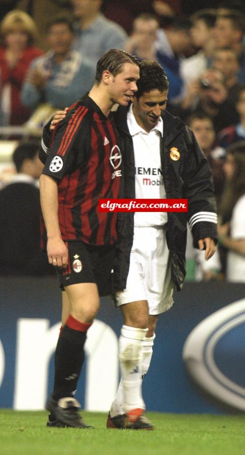 Imagen El abrazo con Raúl, su amigo, y uno de los que en los días previos al Madrid-Milan instó a los hinchas a recibir bien a Redondo.