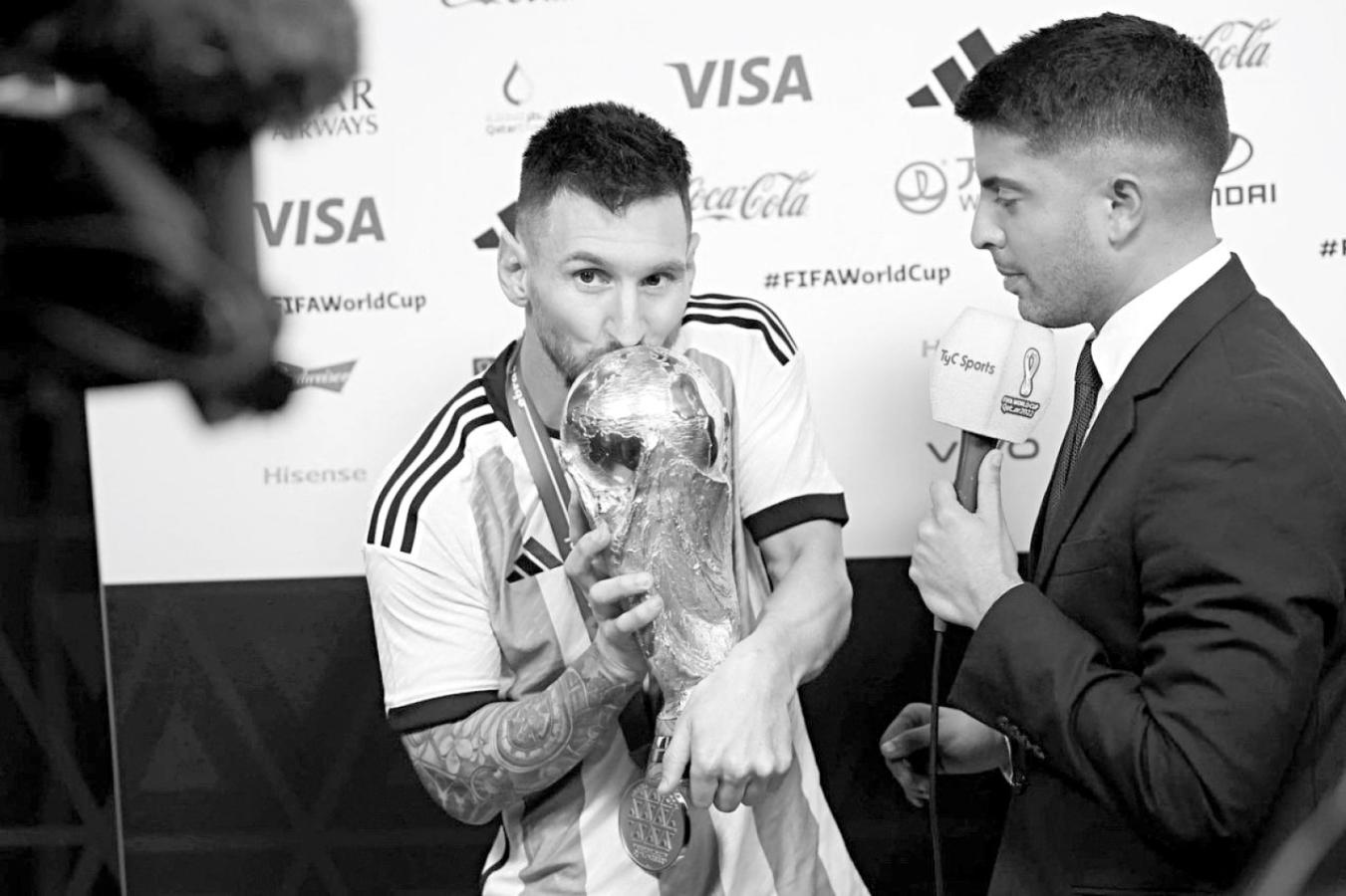 Imagen Gastón Edul y el pedido de todo un país: que Messi bese la Copa del Mundo (Planeta) 