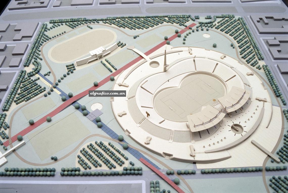 Imagen La maqueta del estadio -con su forma particular- y la zona que será parquizada. 