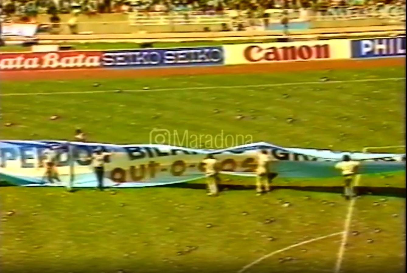 Imagen La bandera desfiló por el Azteca tras la conquista de Argentina (Captura IG Maradona)