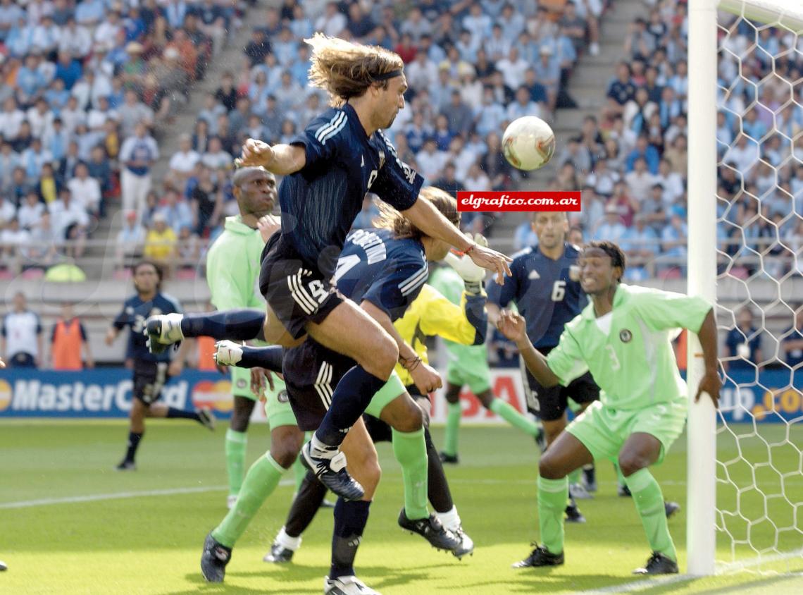 Imagen Gol a Nigeria en el primer partido de Argentina en el Mundial de Corea y Japón 2002. Sería triunfo por 1 a 0.