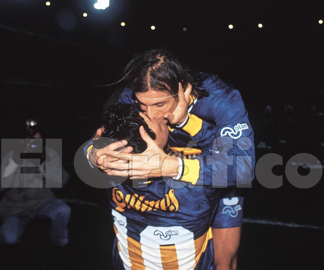 Clausura 1996: Boca 4 - River 1. El inolvidable beso con Caniggia, que marcó 3 goles