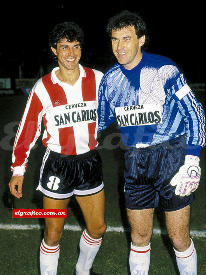 Imagen Con su amigo Pumpido en Unión, el último club de su carrera.