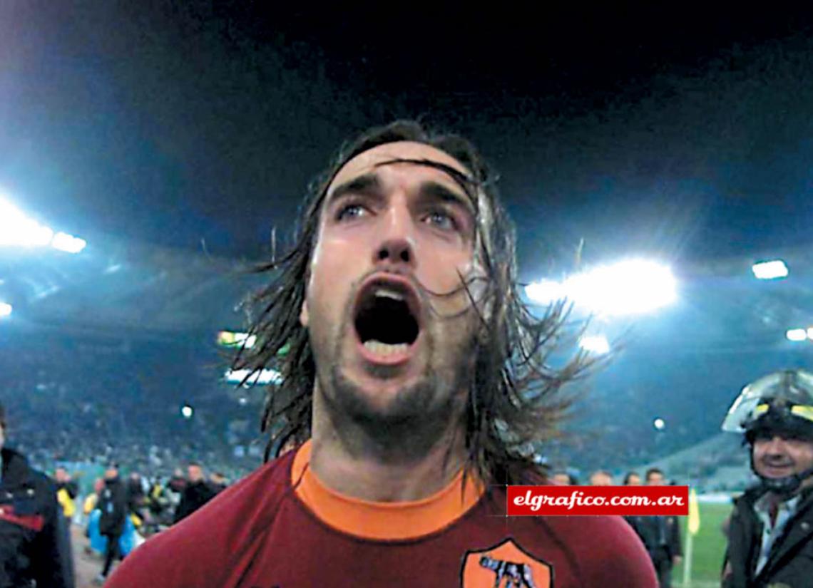 Imagen Con La Roma fue campeón y se cansó de gritar goles.