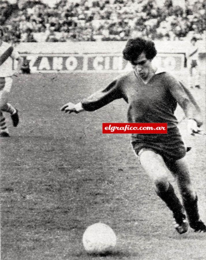 Imagen 25 de junio de 1972, la primera vez de Bochini en Independiente