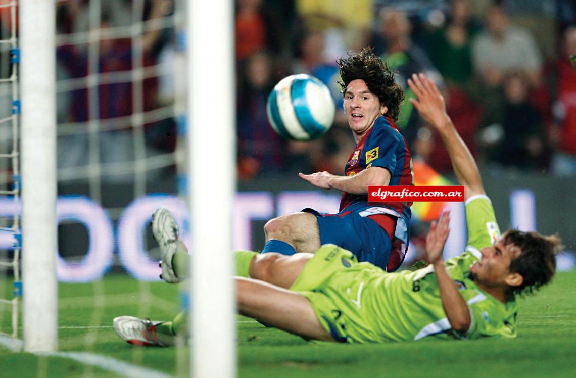 Imagen Abril 2007. El momento final del gol al Getafe, por la Copa del Rey, en una jugada muy de PlayStation.