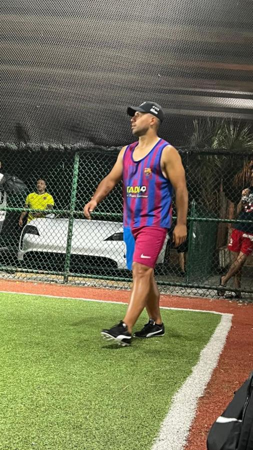 Imagen Agüero con la ropa del Barcelona jugando en Miami.