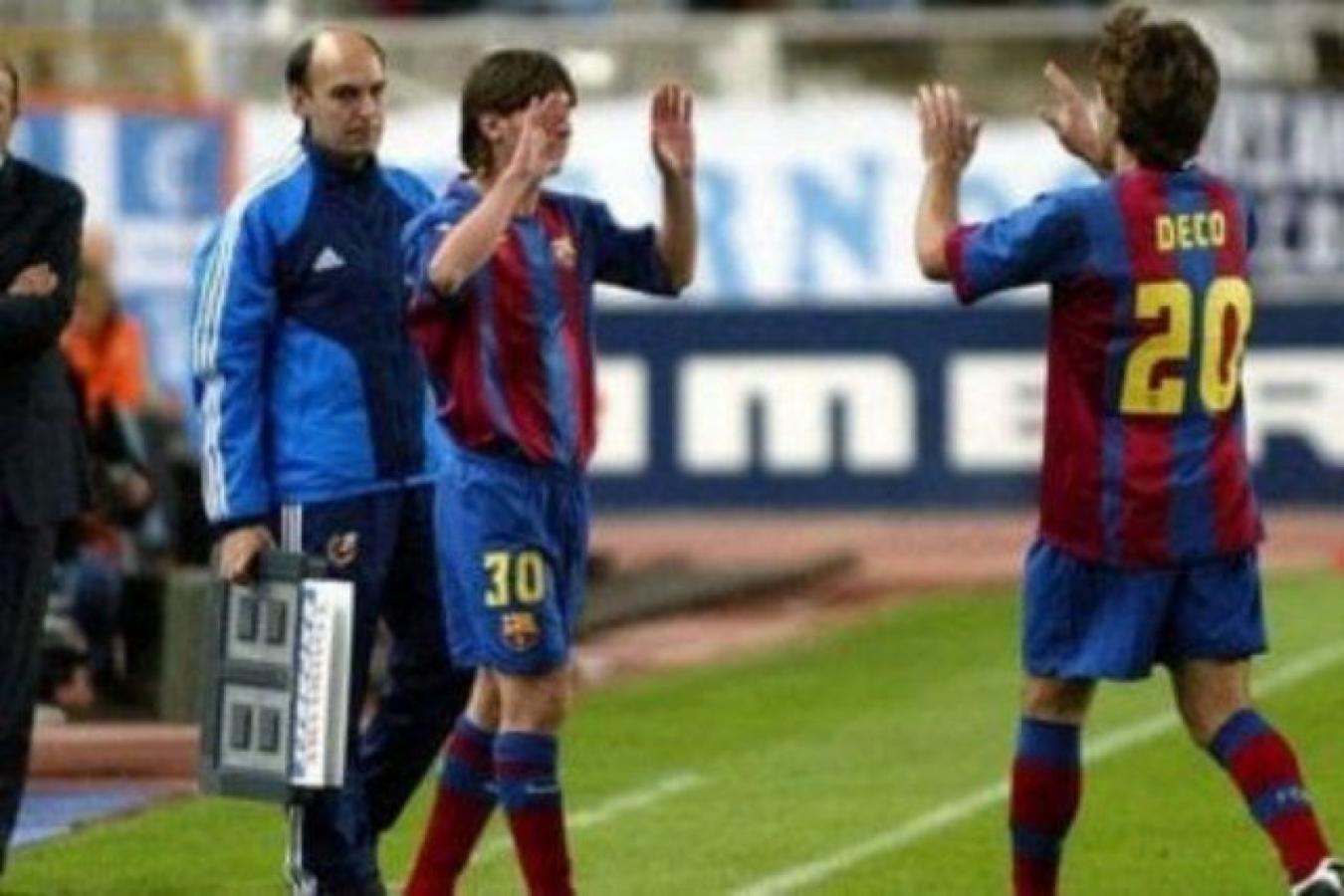 Imagen 2004: El primer partido de Messi en Barcelona fue contra Espanyol, que tenía a Pochettino como jugador