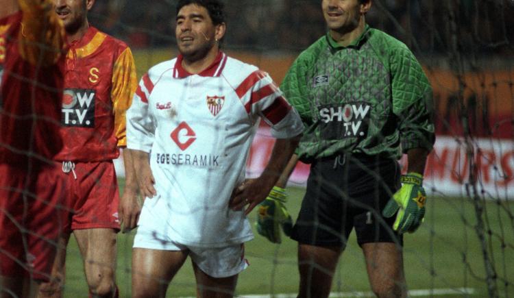 Imagen de El paso de Diego Maradona por Sevilla y los 8 kilos que bajó para jugar contra Real Madrid