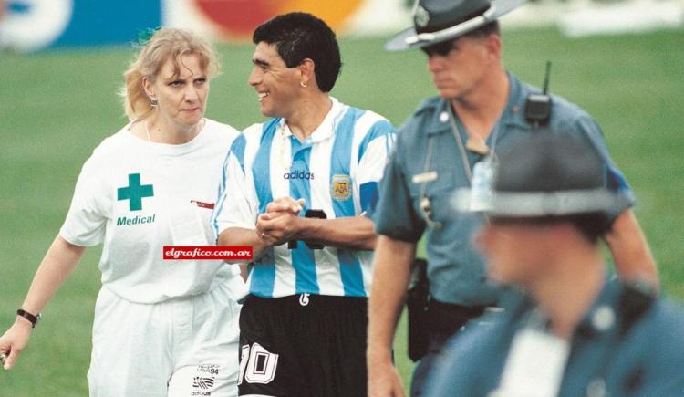 Imagen de A 28 años del día que "le cortaron las piernas" a Maradona