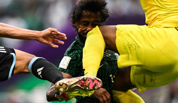 Imagen de El futbolista de Arabia Saudita que debe ser operado de urgencia
